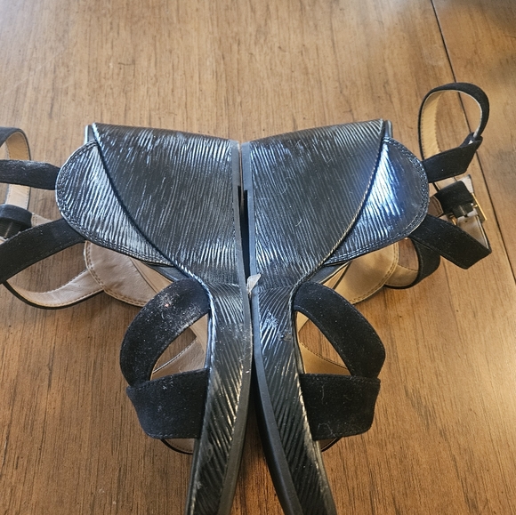 Vionic Black Strappy Wedge Sandals. Size 10 - Picture 2 of 6